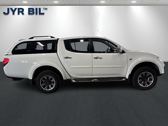 Mitsubishi L200 2 of 16
