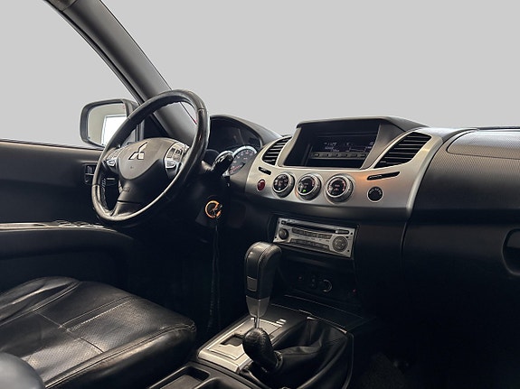 Mitsubishi L200 15 of 16