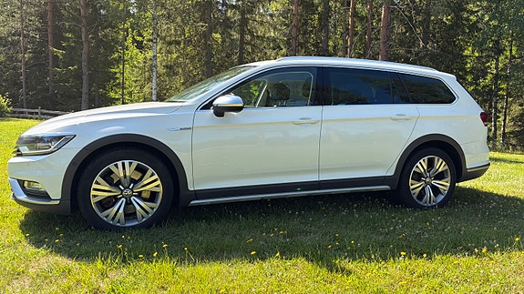 Volkswagen Passat Alltrack 3 of 5