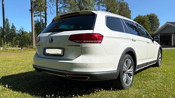 Volkswagen Passat Alltrack 4 of 5