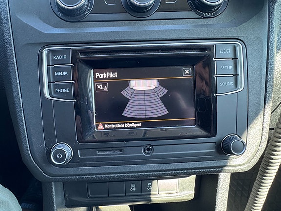 Volkswagen Caddy Maxi 17 of 27