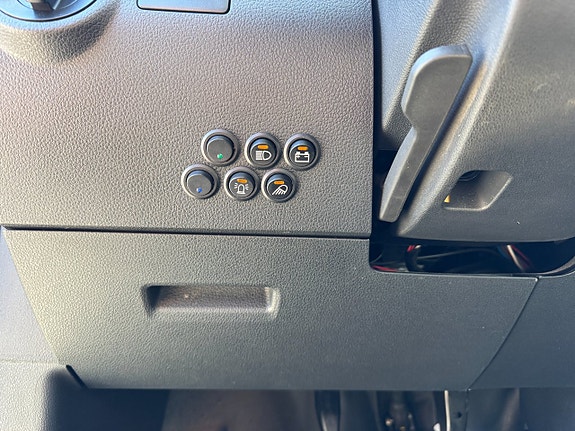 Volkswagen Caddy Maxi 19 of 27