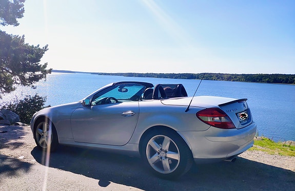 Mercedes-Benz SLK350 2 of 4