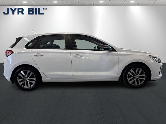 Hyundai i30 2 of 23
