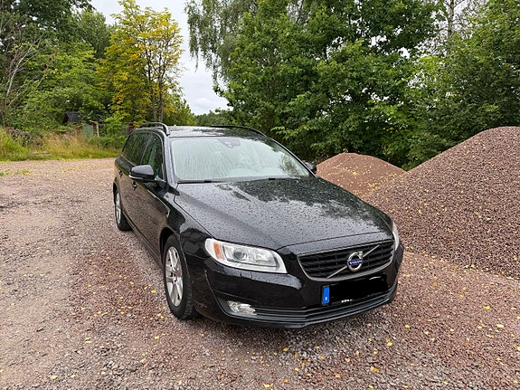 Volvo V70 2 of 5