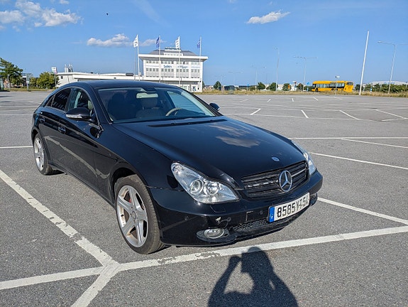 Mercedes-Benz CLS500 2 of 5