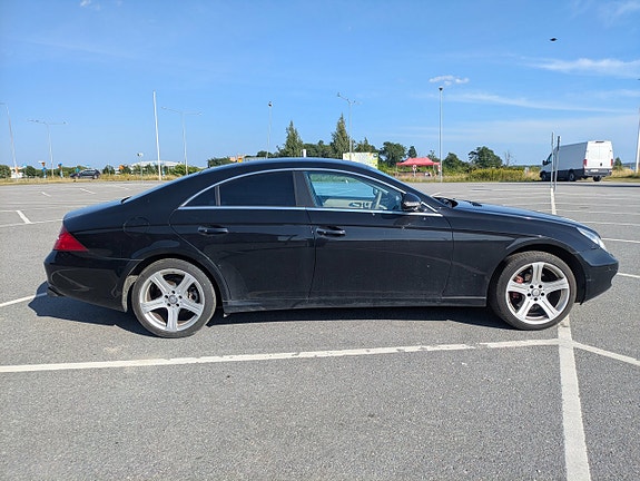 Mercedes-Benz CLS500 4 of 5