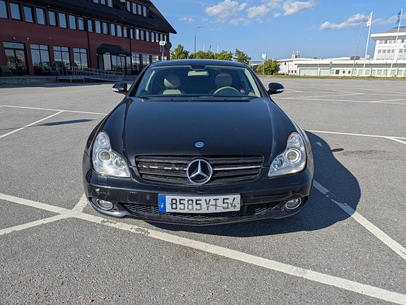 Mercedes-Benz CLS500 3 of 5