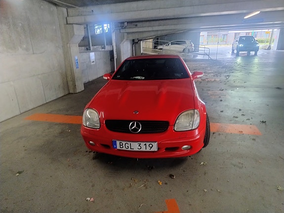 Mercedes-Benz SLK320 3 of 5