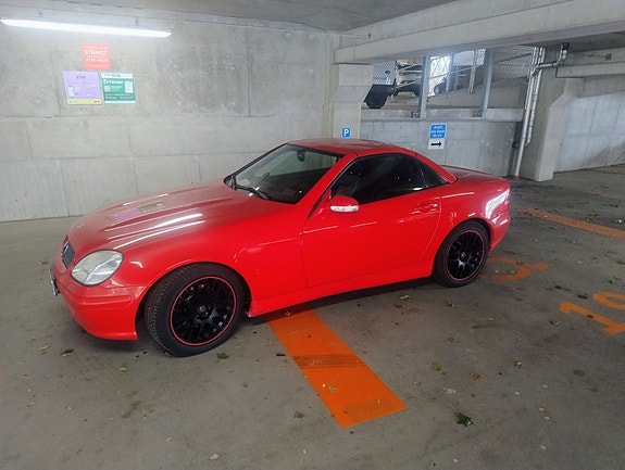 Mercedes-Benz SLK320 2 of 5