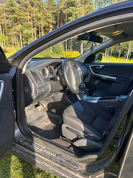 Volvo XC60 4 of 5