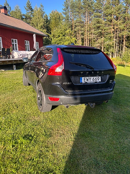Volvo XC60 2 of 5