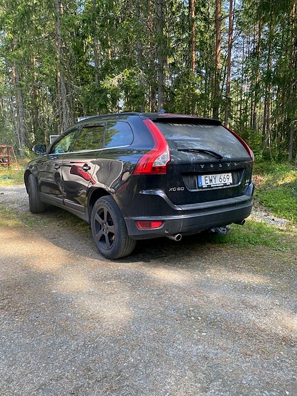 Volvo XC60 2 of 3
