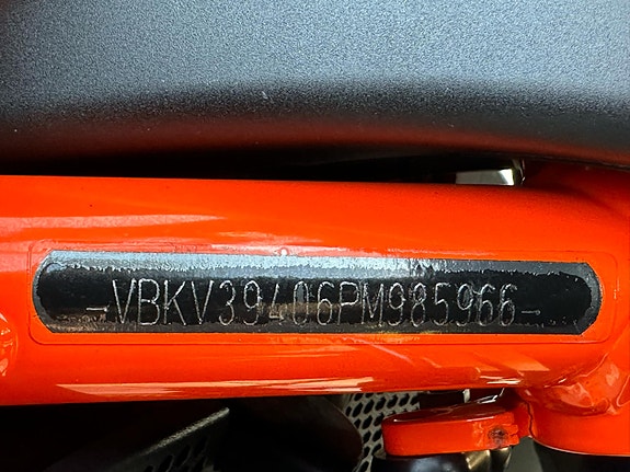 KTM 1290 Super Duke R 8 of 14