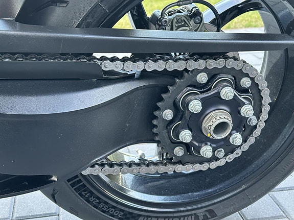 KTM 1290 Super Duke R 9 of 14