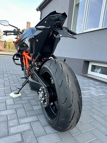 KTM 1290 Super Duke R 13 of 14