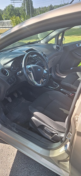 Ford Fiesta 4 of 5