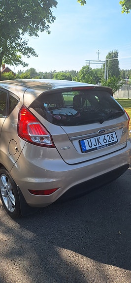 Ford Fiesta 2 of 5