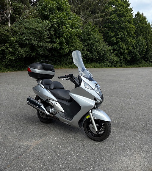 Honda Silverwing 2 of 4