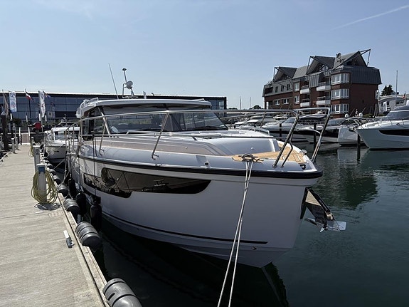 Aquador 400 HT/2 x Volvo Penta 320 hk /2025 / Passa på! 6 of 12
