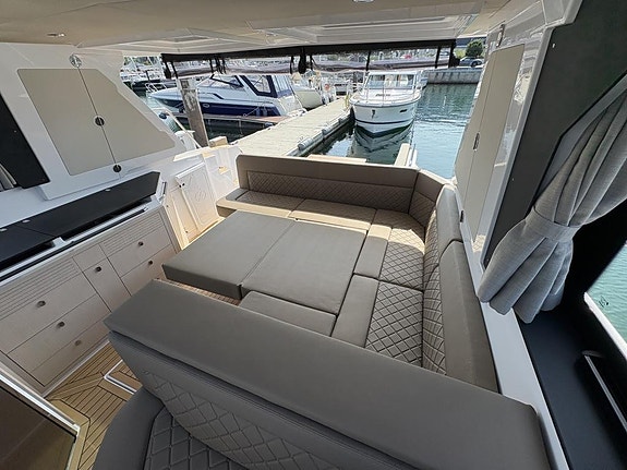 Aquador 400 HT/2 x Volvo Penta 320 hk /2025 / Passa på! 10 of 12