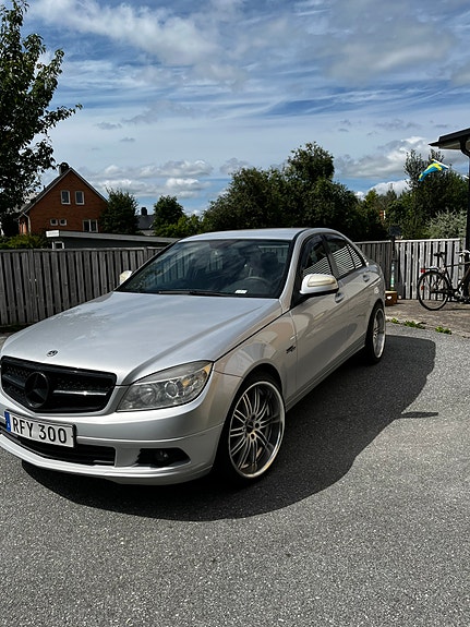 Mercedes-Benz C200 3 of 5
