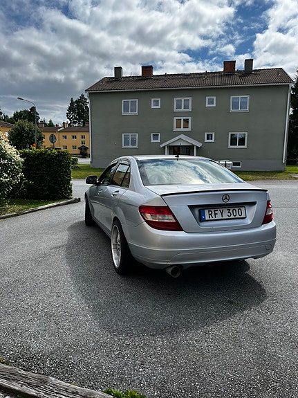 Mercedes-Benz C200 5 of 5