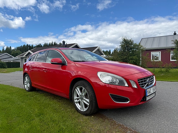 Volvo V60 2 of 5