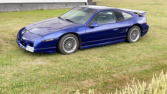 Pontiac Fiero 3 of 5