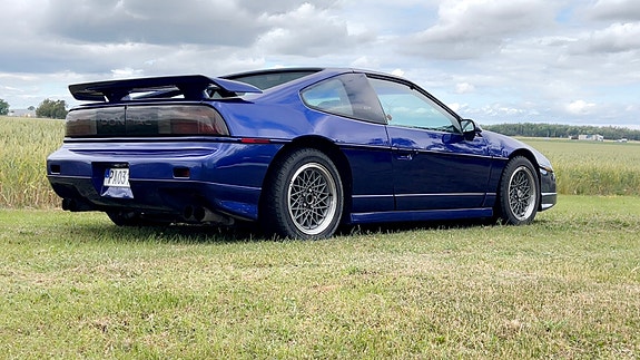 Pontiac Fiero 2 of 5