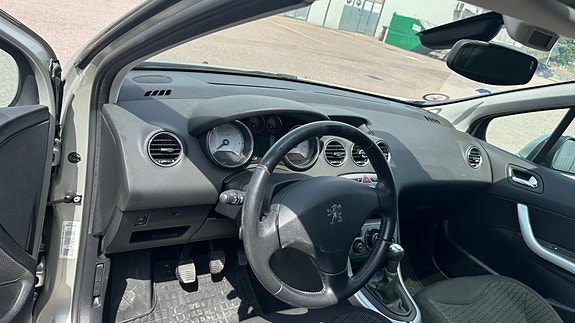 Peugeot 308 SW 5 of 5