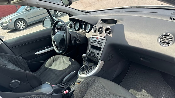 Peugeot 308 SW 4 of 5