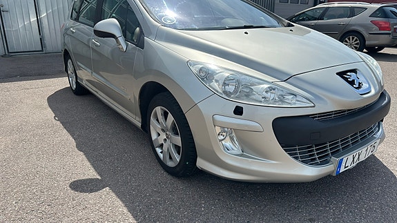 Peugeot 308 SW 3 of 5