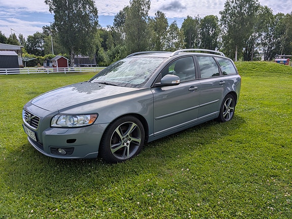 Volvo V50 2 of 5