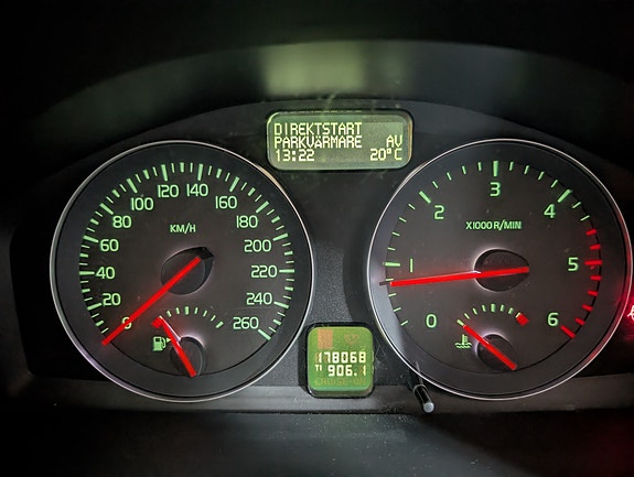 Volvo V50 3 of 5