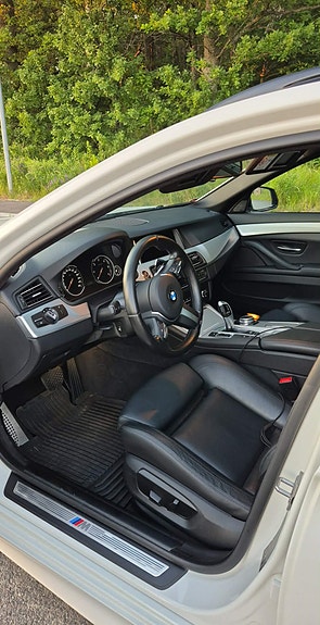 BMW 520d 4 of 5