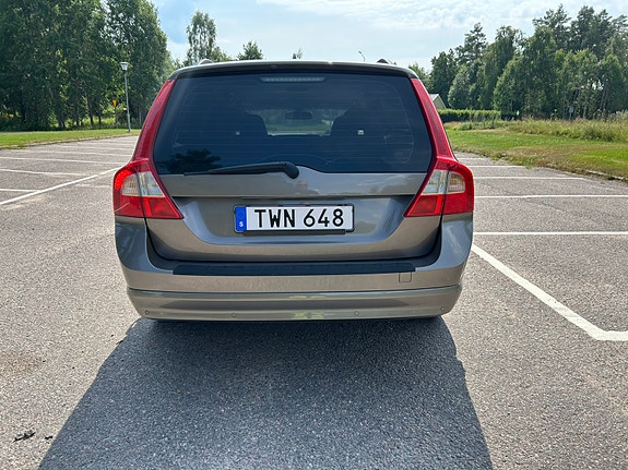 Volvo V70 4 of 5
