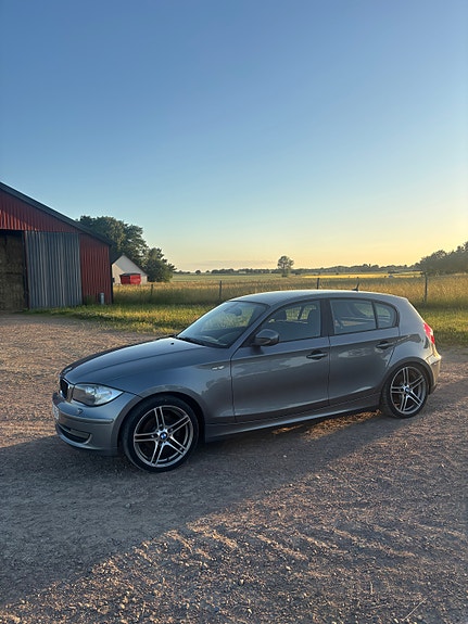BMW 118d 4 of 5