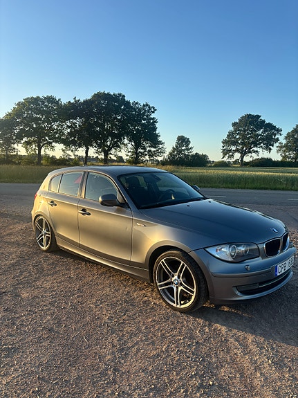 BMW 118d 2 of 5