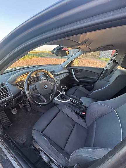BMW 118d 3 of 5