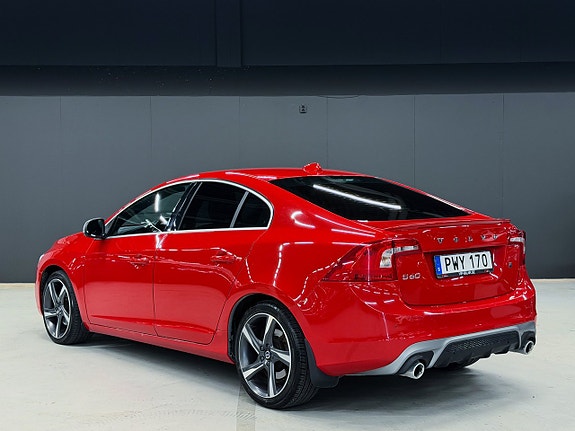 Volvo S60 2 of 5