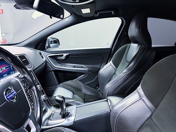 Volvo S60 3 of 5