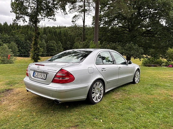 Mercedes-Benz E200 2 of 5