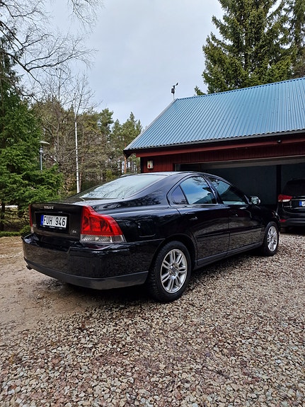 Volvo S60 2 of 3