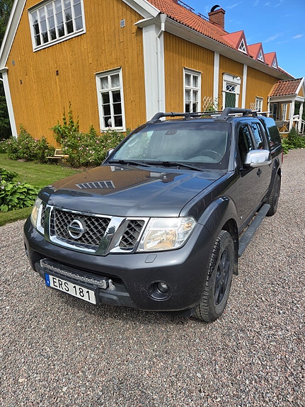 Nissan Navara 2 of 5