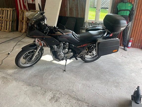 Yamaha XJ 900 2 of 7