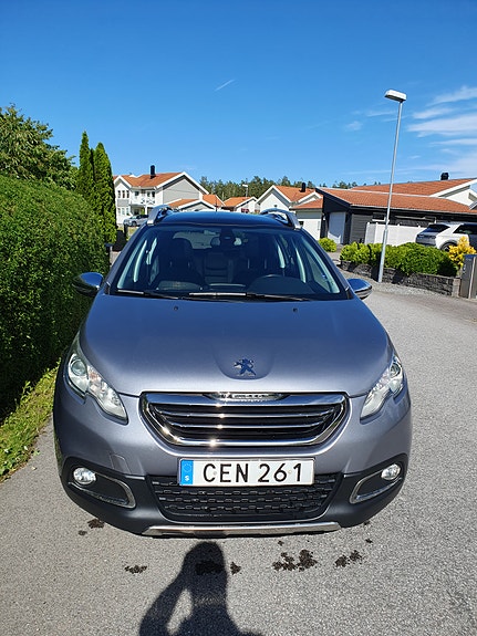 Peugeot 2008 2 of 5