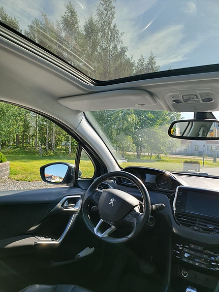 Peugeot 2008 8 of 12