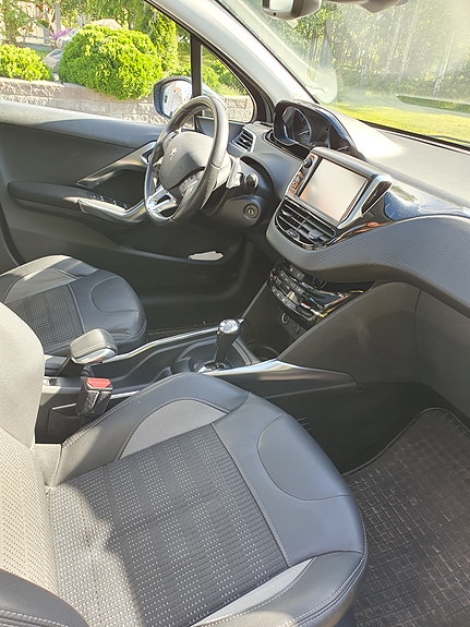 Peugeot 2008 6 of 12
