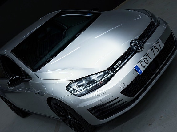 Volkswagen Golf VII 11 of 17